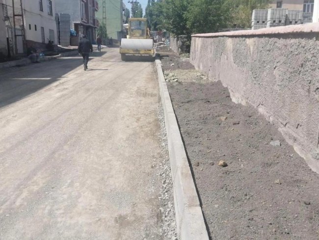 kars’ta-sehir-ici-yol-calismalari-devam-ediyor-(2).jpg