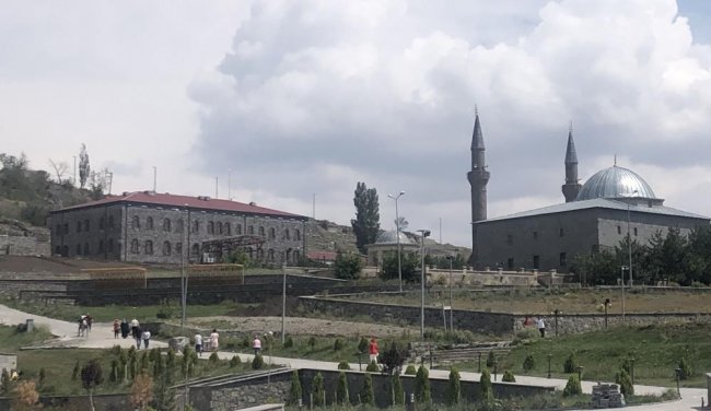 kars’ta-tarihi-mekanlar-ziyaretci-akinina-ugruyor1.jpg