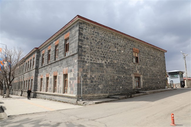 kars’ta-tarihi-yapilar-turizme-kazandiriliyor-(2).jpg