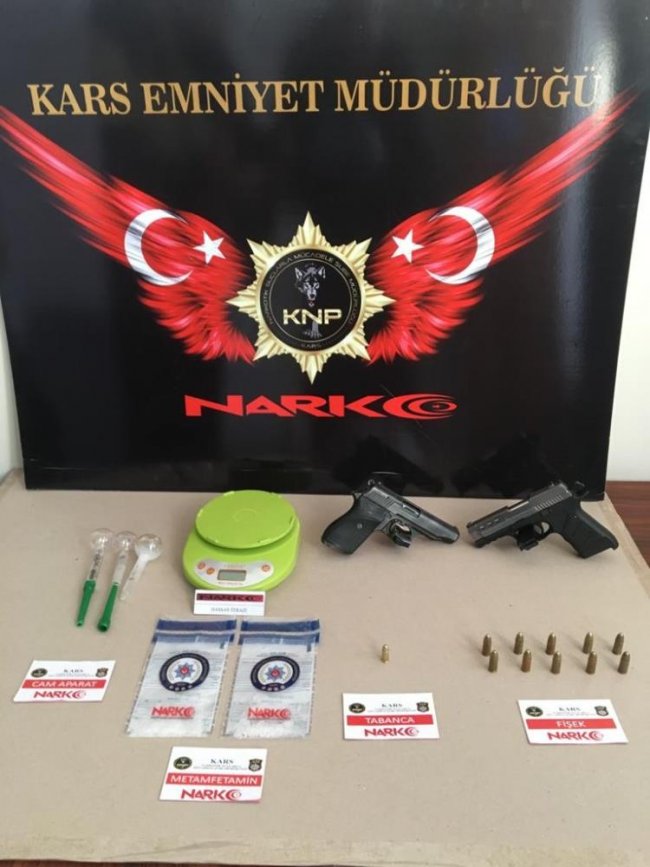 kars’ta-uyusturucu-tacirlerine-operasyon-(3).jpg