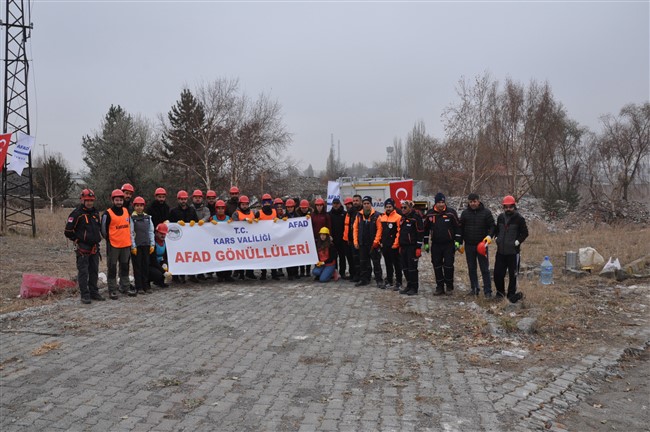 kars-afad-gonullulerine-enkazda-egitim!-(1).jpg