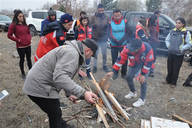 kars-afad-gonullulerine-enkazda-egitim!-(2)-001.jpg