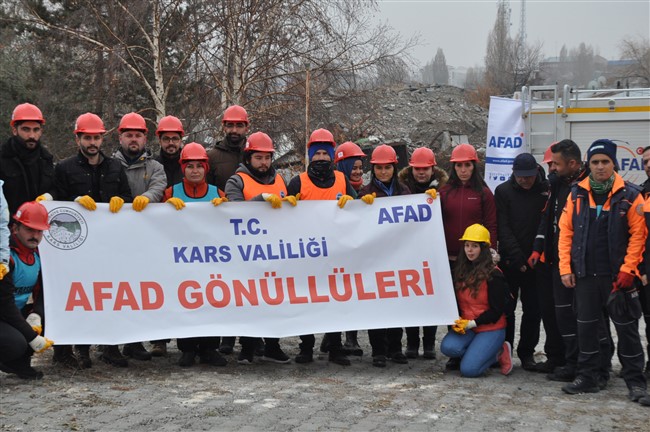 kars-afad-gonullulerine-enkazda-egitim!-(2).jpg