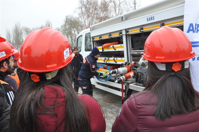 kars-afad-gonullulerine-enkazda-egitim!-(4).jpg