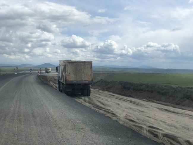 kars-arpacay-karayolunda-yol-calismalari-basladi-(1).jpg