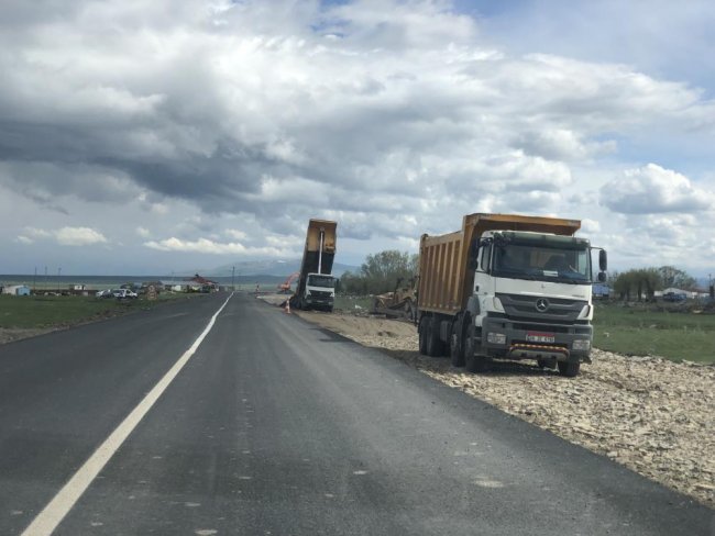 kars-arpacay-karayolunda-yol-calismalari-basladi-(3).jpg