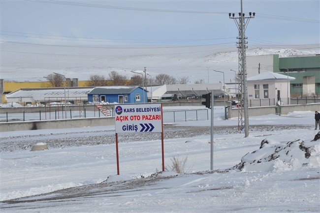 kars-belediyesi-acik-oto-pazari-acildi-(6).jpg