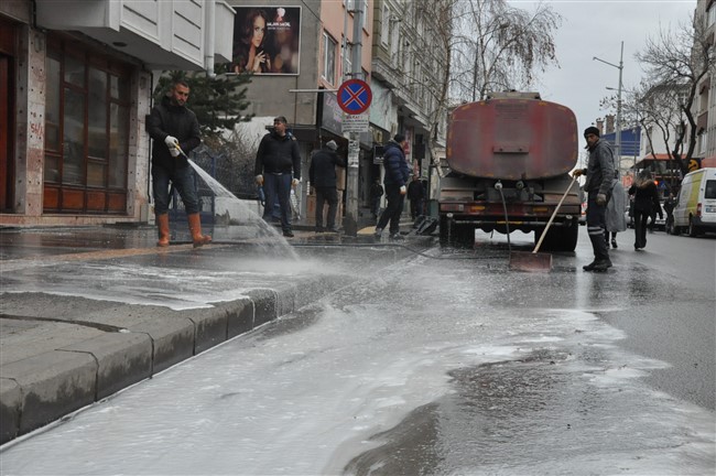 kars-belediyesi-kaldirimlari-yikiyor-(3).jpg