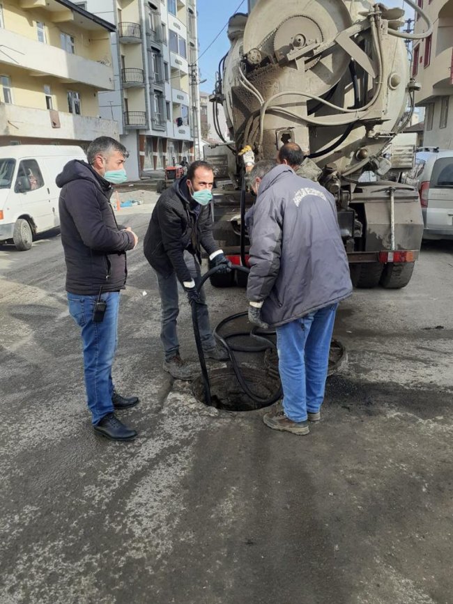 kars-belediyesi-rogar-kapaklarini-degisiyor-(2).jpg
