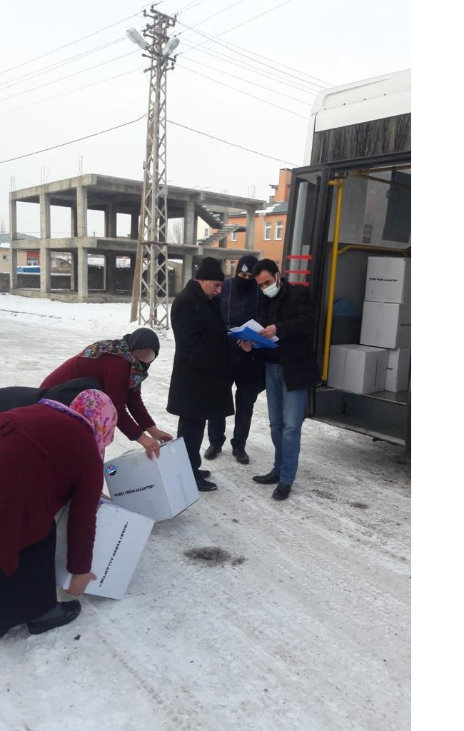 kars-belediyesi-yardimlara-devam-ediyor-(3).jpg