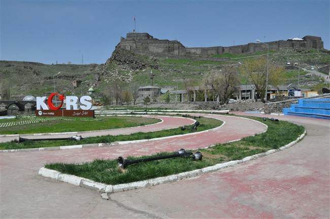 kars-bisiklet-parkuru-yikiliyor-(1).jpg