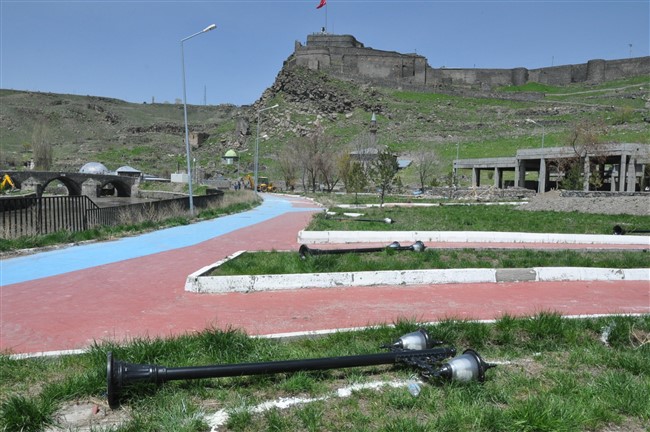 kars-bisiklet-parkuru-yikiliyor-(4).jpg