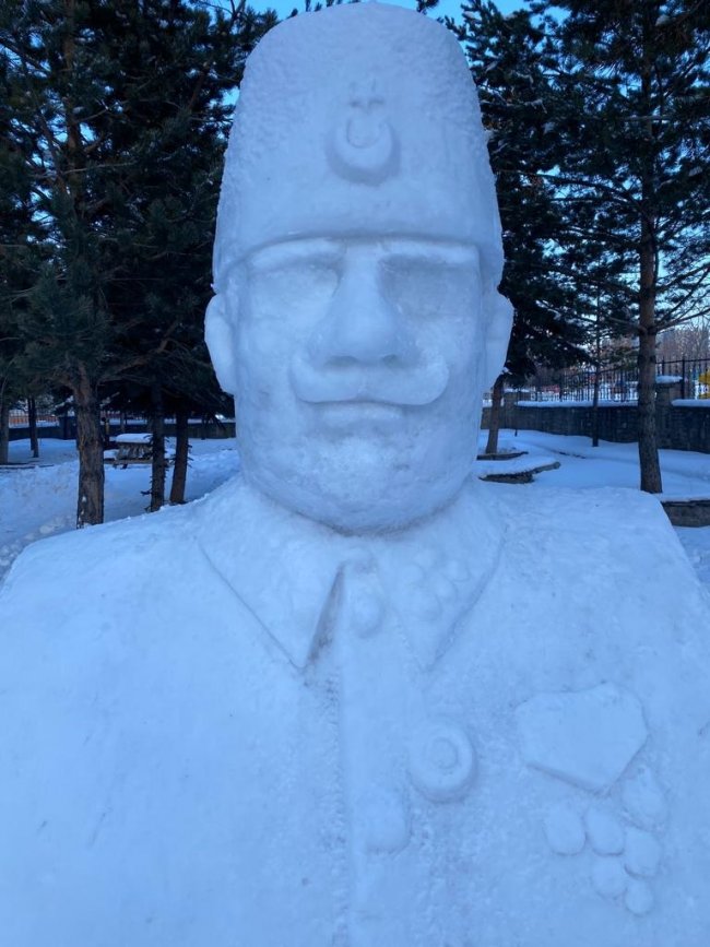 kars-fatihi-kazim-karabekir-pasa’nin-kardan-heykeli-yapildi1.jpg