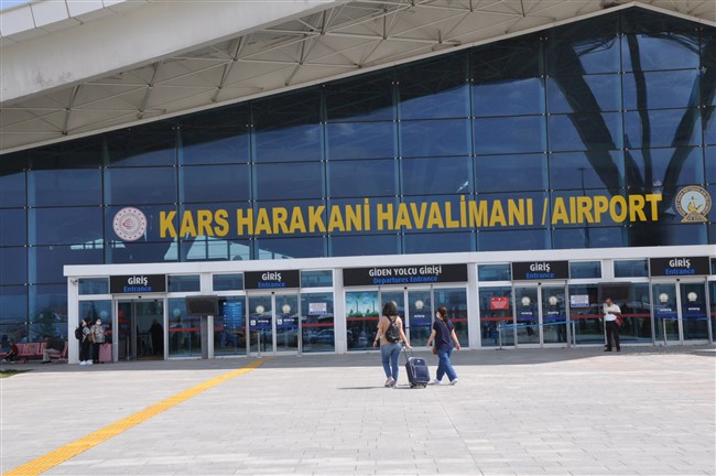 kars-harakani-havalimaninda-bayram-yogunlugu!-(10).jpg