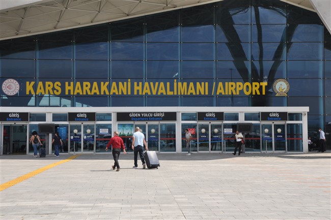 kars-harakani-havalimaninda-bayram-yogunlugu!-(11).jpg