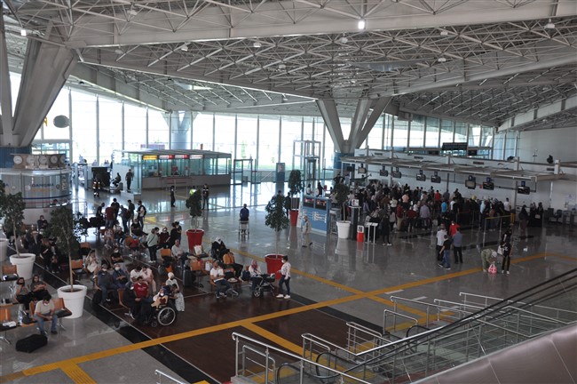 kars-harakani-havalimaninda-bayram-yogunlugu!-(18).jpg