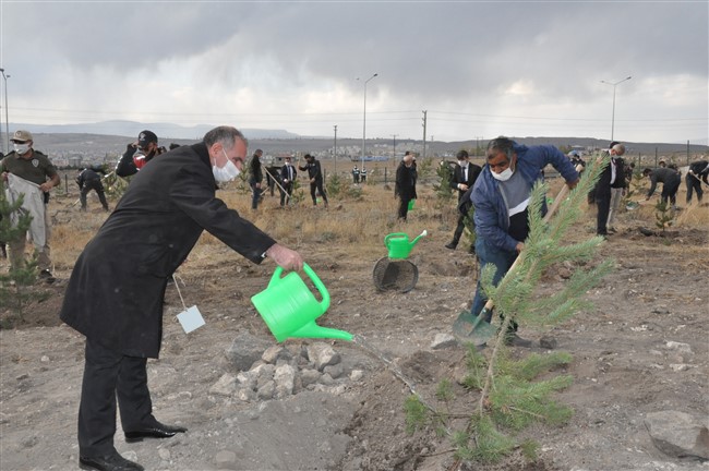 kars-polisi-100.-yilda-100-fidan-dikti!-(13).jpg