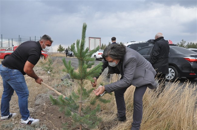 kars-polisi-100.-yilda-100-fidan-dikti!-(18).jpg