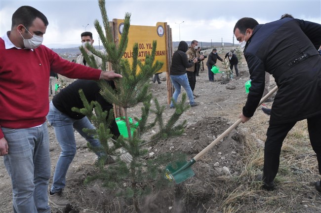 kars-polisi-100.-yilda-100-fidan-dikti!-(3).jpg