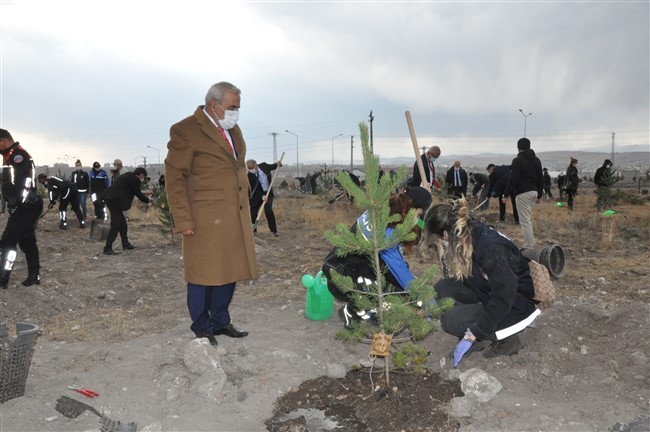 kars-polisi-100.-yilda-100-fidan-dikti!-(5).jpg