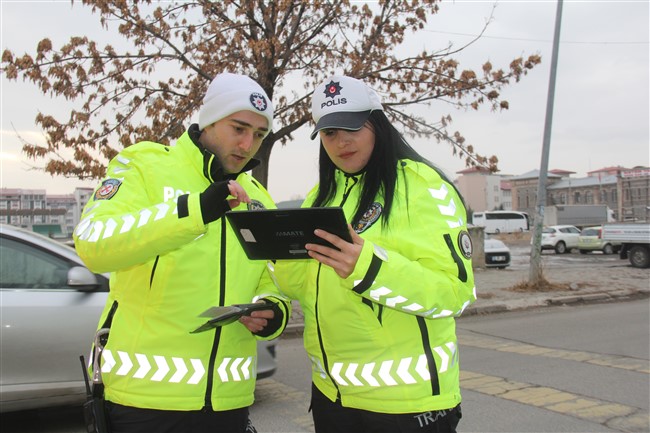 kars-polisinden-suruculere-yonelik-alkol-denetimi-(4).jpg