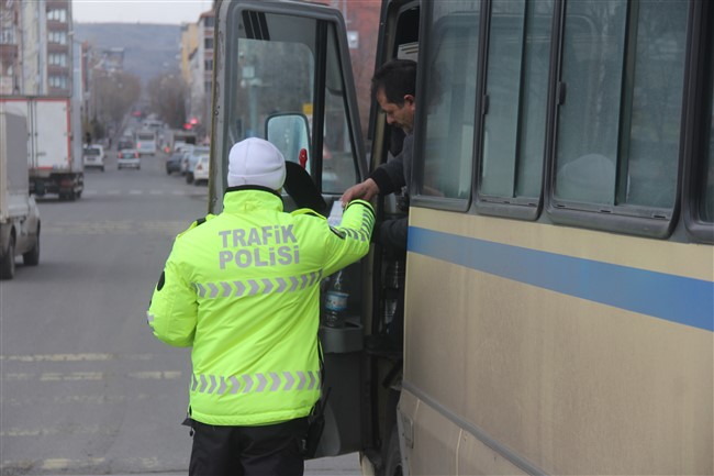 kars-polisinden-suruculere-yonelik-alkol-denetimi-(8).jpg
