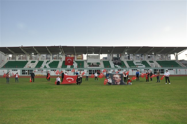 kars-stadyumunda-istiklal-marsi-yankilandi-(4).jpg