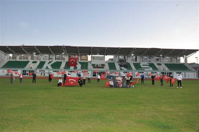 kars-stadyumunda-istiklal-marsi-yankilandi-(5).jpg