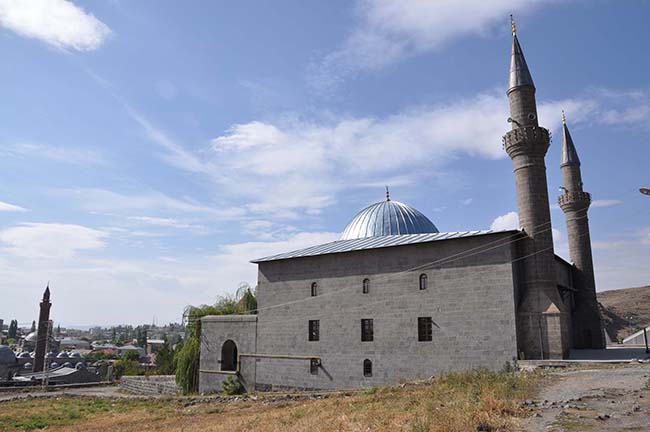 Kars Ulu Cami'de Ermeniler 285 Türk'ü Diri Diri Yakmış