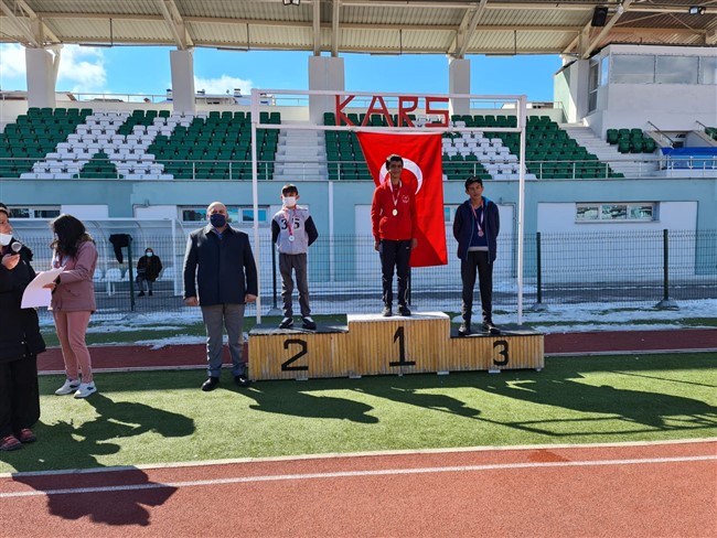 karsli-ogrenciler-atletizm-yarismasinda-ter-doktu-(15).jpg