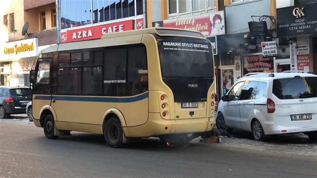 karsta-minibusu-isitmak-isterken-yakti-(3).jpg