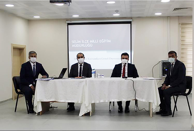 kaymakam-hatam,-egitimcilerle-egitimi-degerlendirdi-(1).jpg