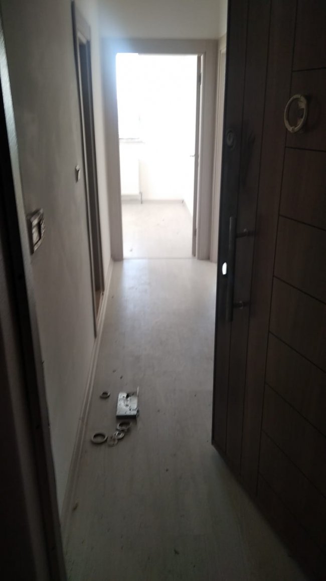 kisitlamayi-firsat-bilen-hirsizlar-apartlara-dadandi-(2).jpg