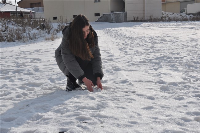 mersinli-ogrenciler-kars’ta-ilk-kez-kar-gorduler-(7).jpg