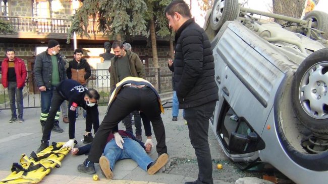 takla-atan-otomobilden-yarali-kurtuldu-(3).jpg