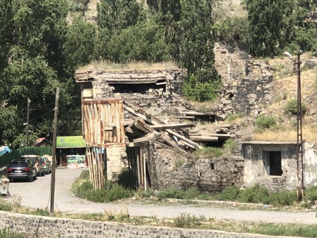 tarihi-kars-evleri-tamamen-yikildi2.jpg