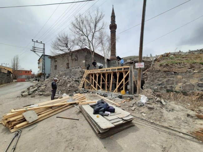 tarihi-lacin-bey-cami-tadilat-alindi-(3).jpg