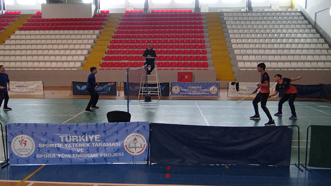 yildizlar-badminton-musabakalari-devam-ediyor-(1).jpg