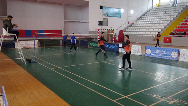 yildizlar-badminton-musabakalari-devam-ediyor-(3).jpg
