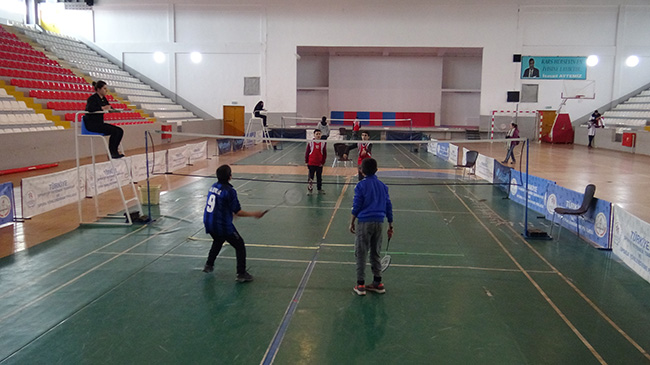 yildizlar-badminton-musabakalari-devam-ediyor-(5).jpg