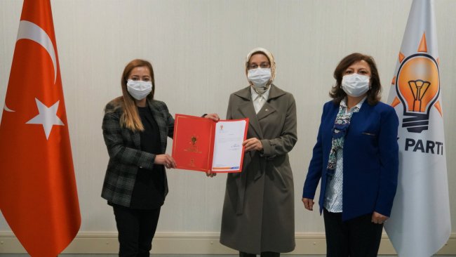 zelal-sara,-ak-parti-kars-kadin-kollari-baskanligina-getirildi-(1).jpg