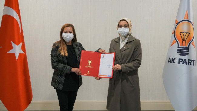 zelal-sara,-ak-parti-kars-kadin-kollari-baskanligina-getirildi-(2).jpg