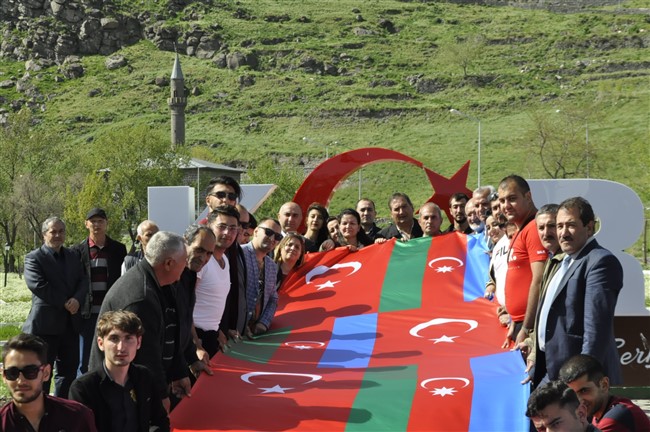 ‘oluler-ve-deliler’-oyunu-ilk-once-kars’ta-sahneleniyor-(7).jpg