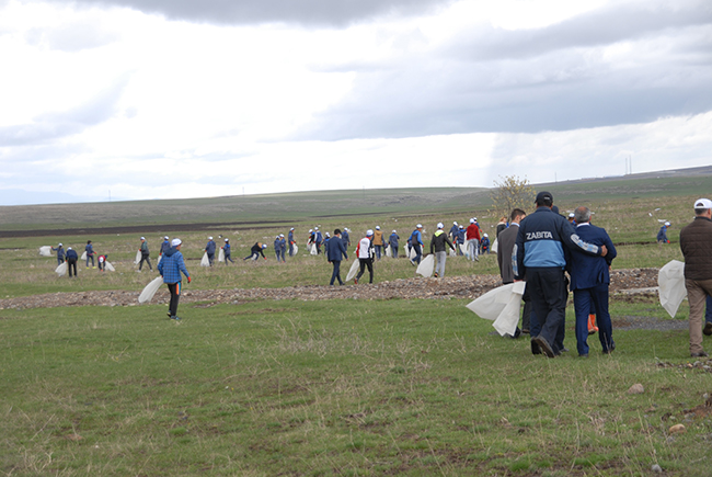 “sehitler-diyarini-temiz-tutalim-temizlik-kampanyasina-ogrenci-destegi-(1).jpg