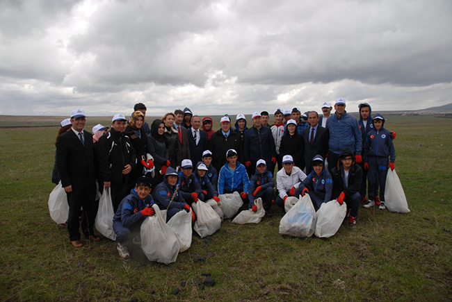 “sehitler-diyarini-temiz-tutalim-temizlik-kampanyasina-ogrenci-destegi-(5).jpg