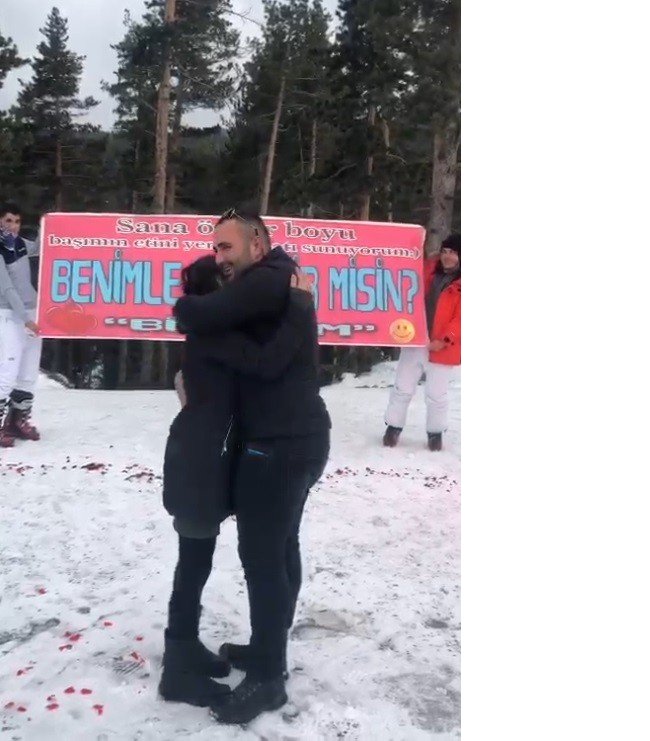 14-subat’ta-karlar-uzerinde-mesaleli-evlilik-teklifi-(2).jpg