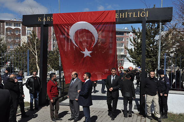 18-mart-canakkale-sehitleri-karsta-anildi-(6).jpg