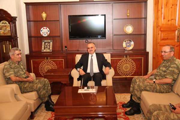 3.-ordu-komutani-savas,-vali-ozdemiri-ziyaret-etti.jpg