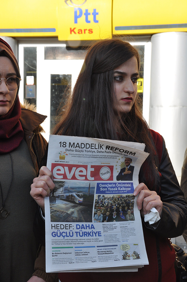 ak-gencler-kilicdarogluna-evet-gazetesi-gonderdi-(6).jpg