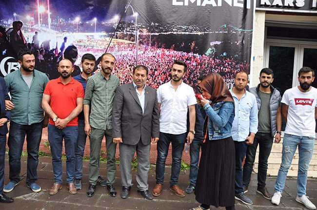 ak-parti-genclik-kollarindan-bu-bayrak-bizim-(2).jpg